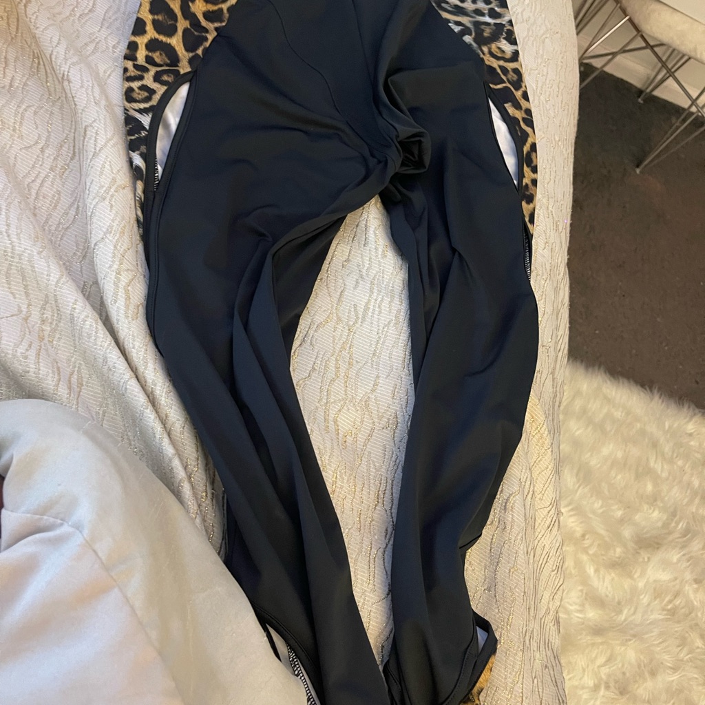 Roberto Cavalli Black Leggings With Leopard Print Accents. Size Medium.